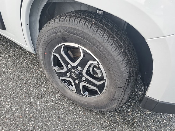 Dethleffs GlobeTrail 540 DR automat, dieselvärme, extra säng, kanonfin 4 of 23