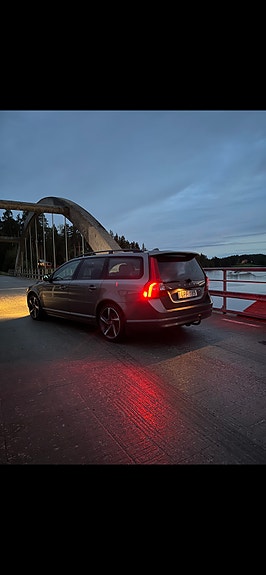 Volvo V70 3 of 3