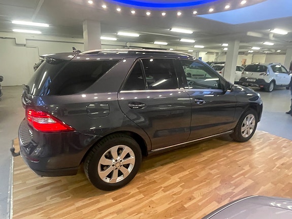 Mercedes-Benz ML250 5 of 5