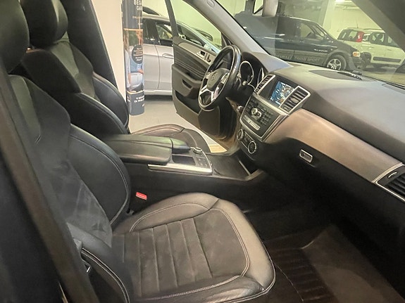Mercedes-Benz ML250 11 of 13