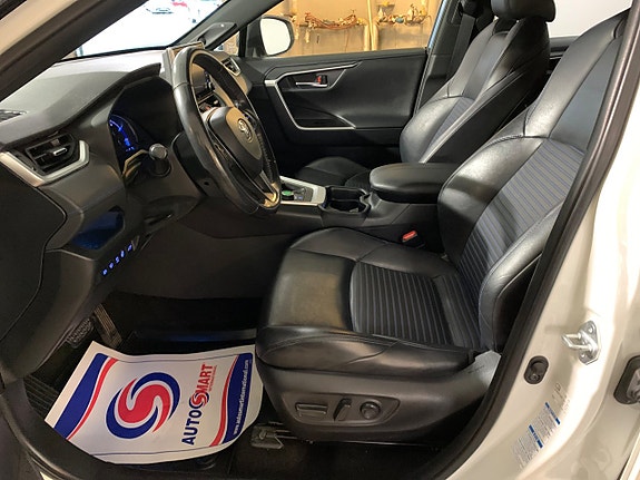 Toyota RAV4 10 of 27