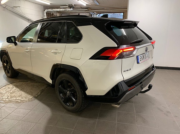 Toyota RAV4 6 of 27
