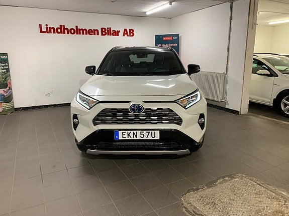 Toyota RAV4 4 of 5