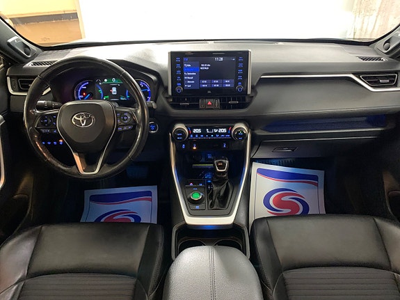 Toyota RAV4 16 of 27