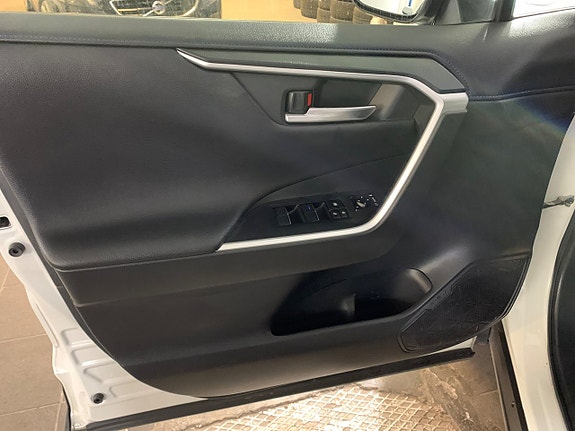 Toyota RAV4 26 of 27