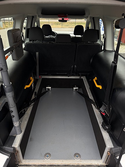 Volkswagen Caddy Maxi 14 of 26