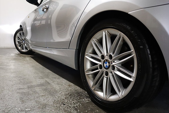 BMW 120 9 of 24
