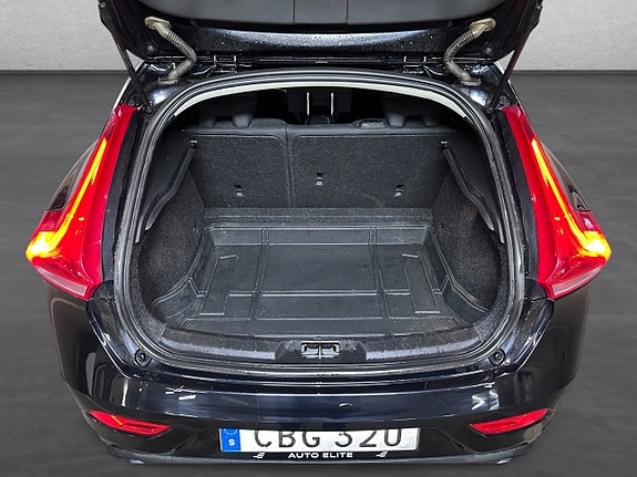 Volvo V40 6 of 23