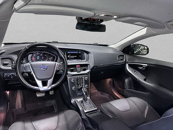 Volvo V40 11 of 23