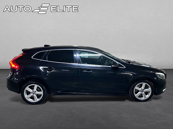 Volvo V40 8 of 23