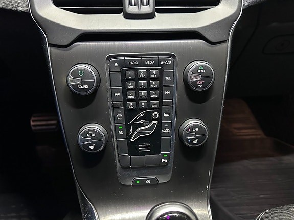 Volvo V40 19 of 23