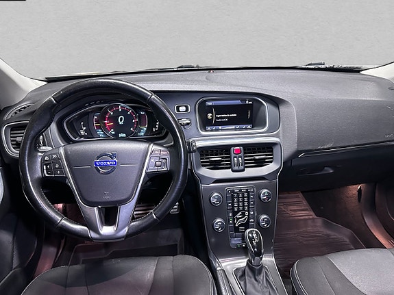 Volvo V40 12 of 23