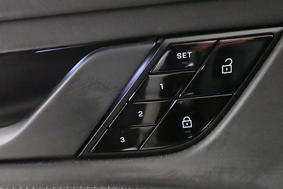 Porsche Taycan 4S 22 of 24