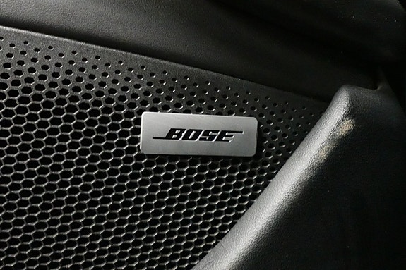 Porsche Taycan 4S 20 of 24