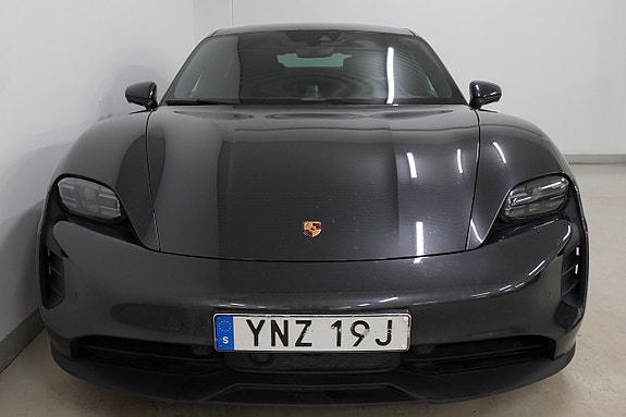 Porsche Taycan 4S 3 of 5