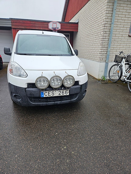 Peugeot Partner 2 of 10