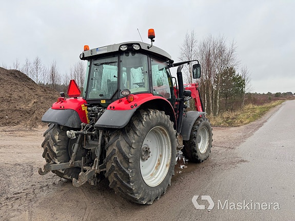 Traktor Massey Ferguson MF 5613 med Frontlastare 5 of 27