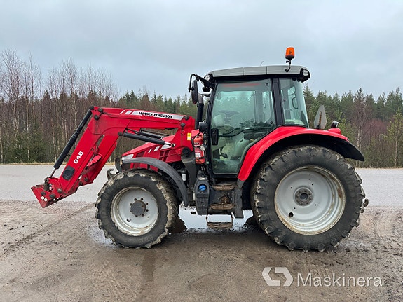 Traktor Massey Ferguson MF 5613 med Frontlastare 8 of 27