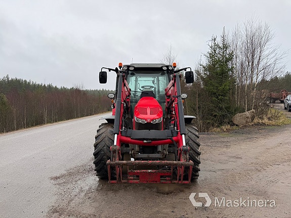Traktor Massey Ferguson MF 5613 med Frontlastare 2 of 27