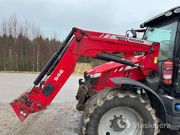 Traktor Massey Ferguson MF 5613 med Frontlastare 9 of 27