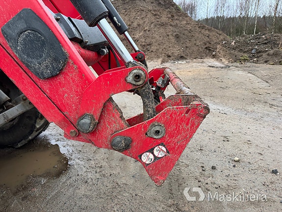 Traktor Massey Ferguson MF 5613 med Frontlastare 16 of 27