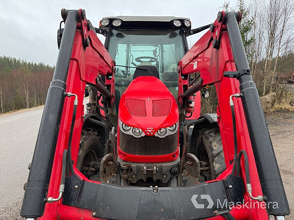 Traktor Massey Ferguson MF 5613 med Frontlastare 19 of 27