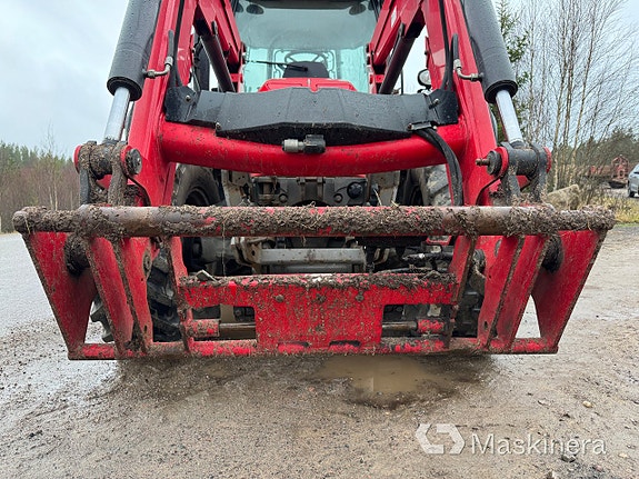 Traktor Massey Ferguson MF 5613 med Frontlastare 13 of 27