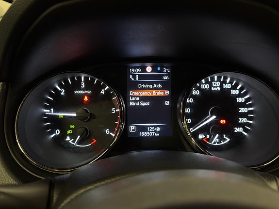 Nissan X-Trail 17 of 22