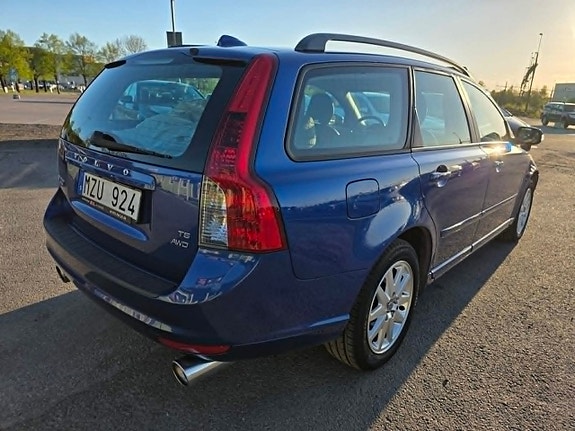 Volvo V50 4 of 5