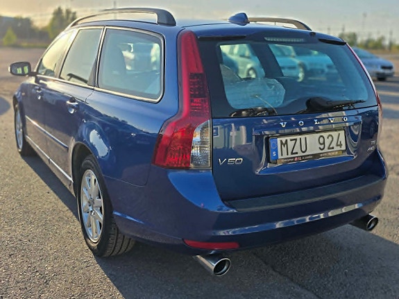 Volvo V50 2 of 5