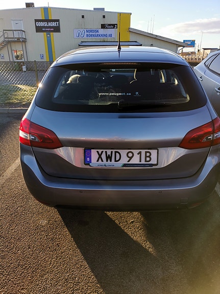 Peugeot 308 SW 3 of 4