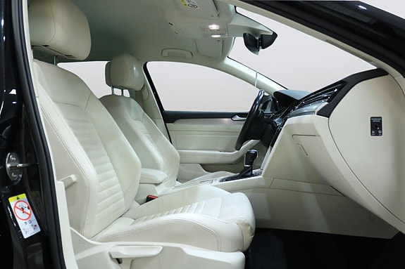 Volkswagen Passat 7 of 29