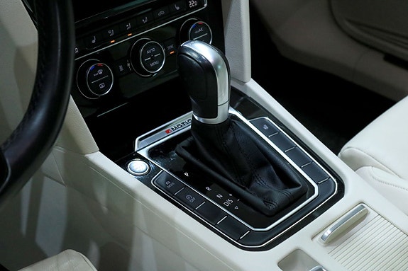 Volkswagen Passat 16 of 29