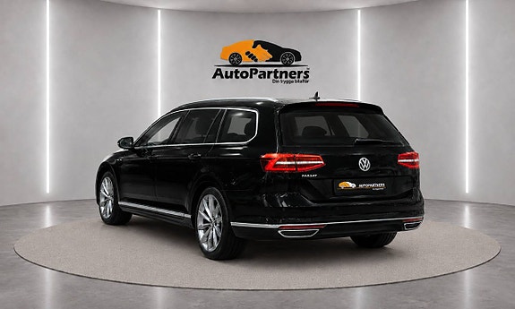 Volkswagen Passat 4 of 29