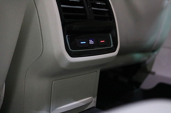Volkswagen Passat 18 of 29