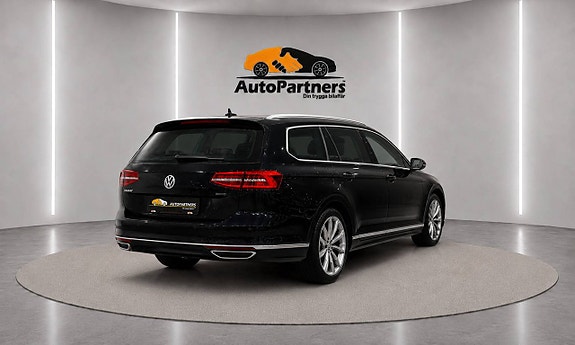 Volkswagen Passat 3 of 29