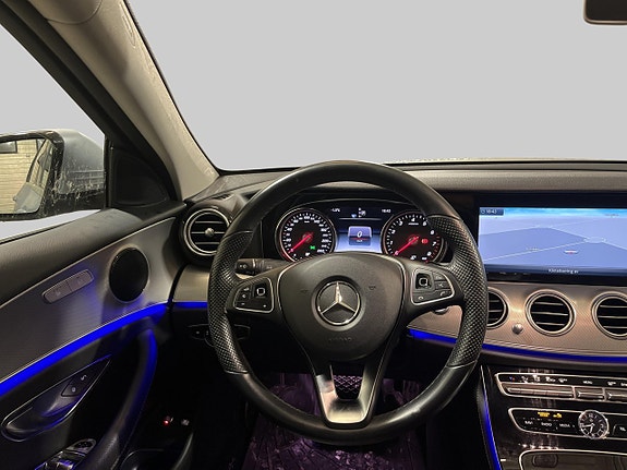 Mercedes-Benz E200 8 of 15