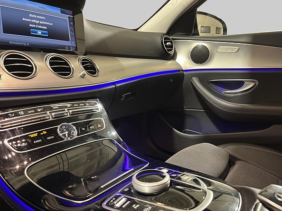 Mercedes-Benz E200 10 of 15
