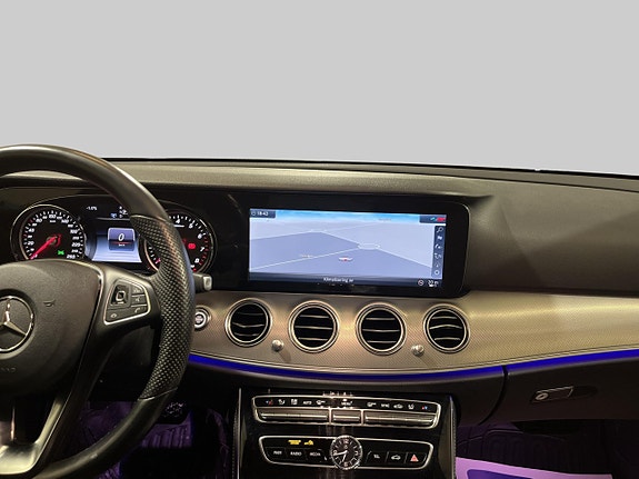 Mercedes-Benz E200 9 of 15