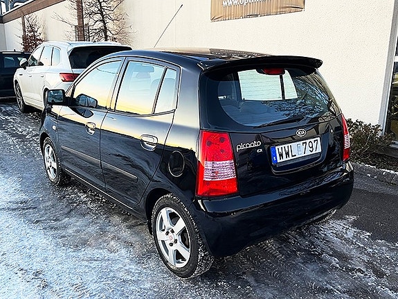 Kia Picanto 3 of 5