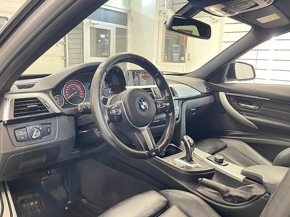 BMW 320 2 of 5