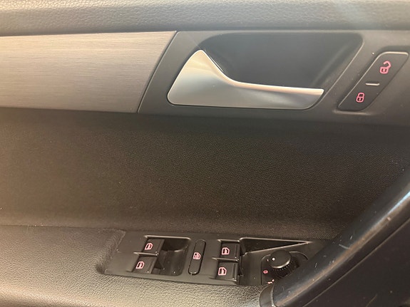 Volkswagen Passat 13 of 19