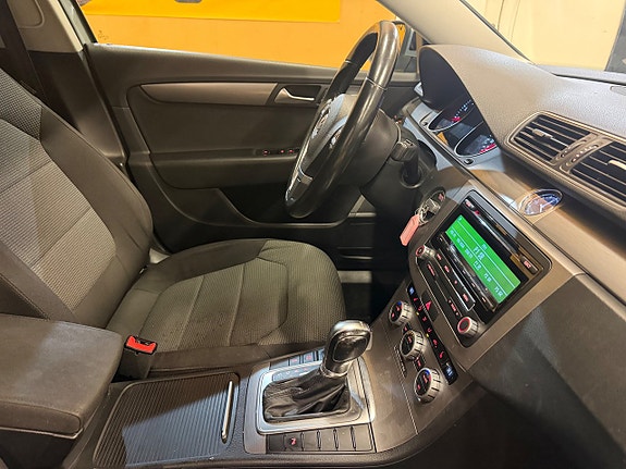 Volkswagen Passat 9 of 19