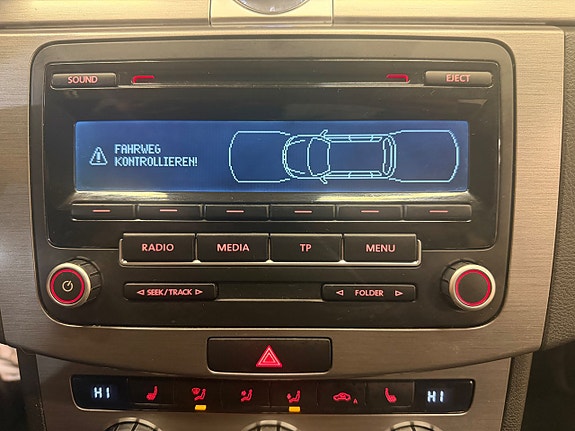 Volkswagen Passat 16 of 19