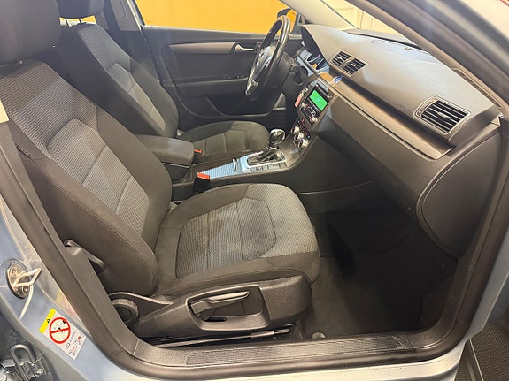 Volkswagen Passat 7 of 19