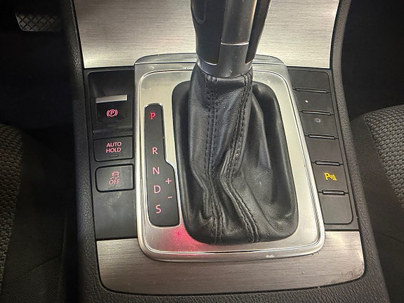 Volkswagen Passat 15 of 19