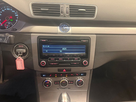 Volkswagen Passat 14 of 19