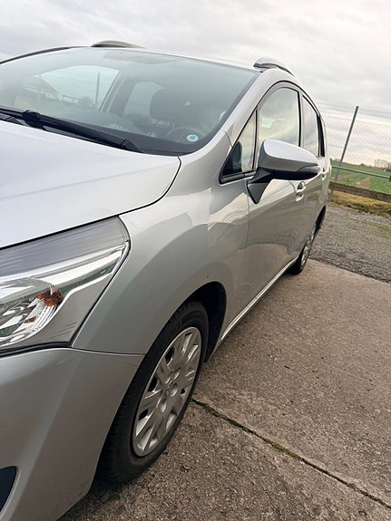 Toyota Verso 2 of 5