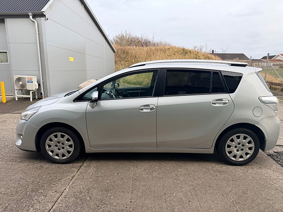 Toyota Verso 3 of 5
