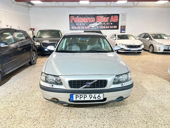 Volvo S60 2 of 5